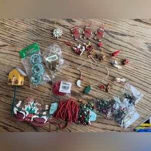 Doll house size holiday decor. Great for crafts and or decor for a dollhouse